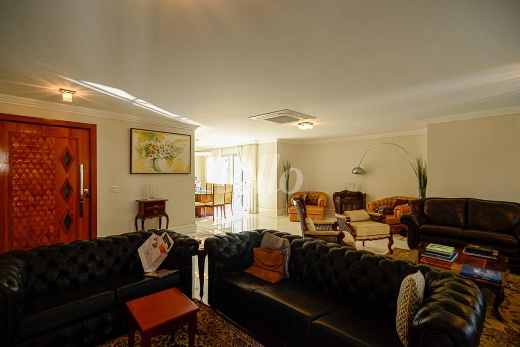SALA de Apartamento à venda, Padrão com 215 m², 3 quartos e 2 vagas em Itaim Bibi - São Paulo