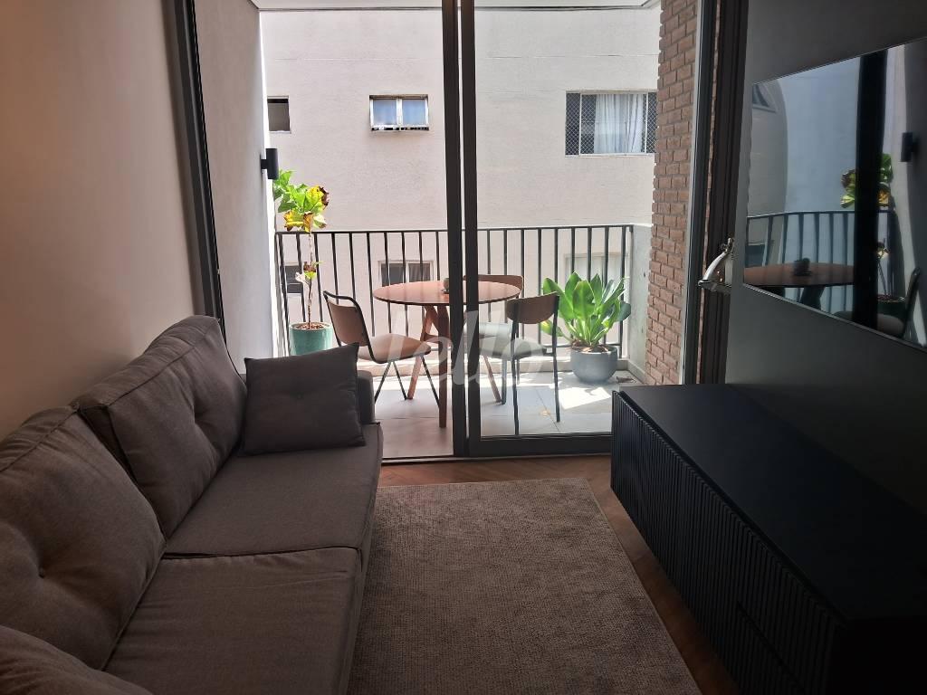 LIVING de Apartamento à venda, Padrão com 55 m², 1 quarto e 1 vaga em Vila Pompeia - São Paulo