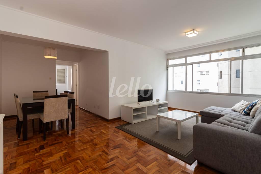 SALA de Apartamento para alugar, Padrão com 80 m², 2 quartos e 1 vaga em Itaim Bibi - São Paulo