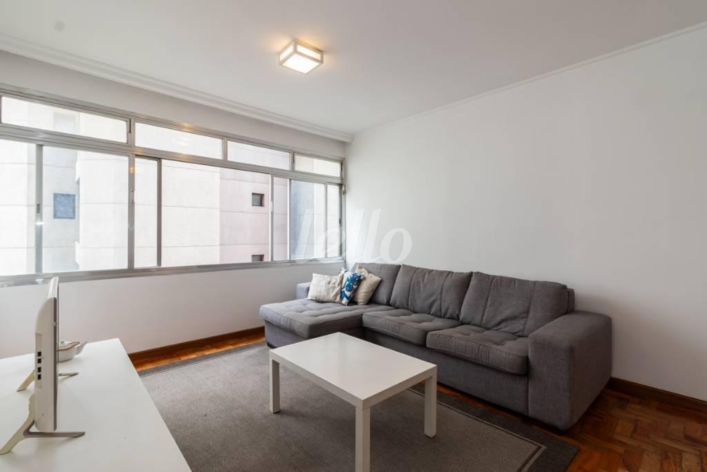 SALA de Apartamento para alugar, Padrão com 80 m², 2 quartos e 1 vaga em Itaim Bibi - São Paulo