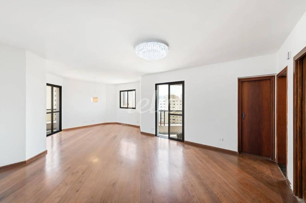 SALA 3 AMBIENTES de Apartamento à venda, Padrão com 210 m², 4 quartos e 3 vagas em Santana - São Paulo