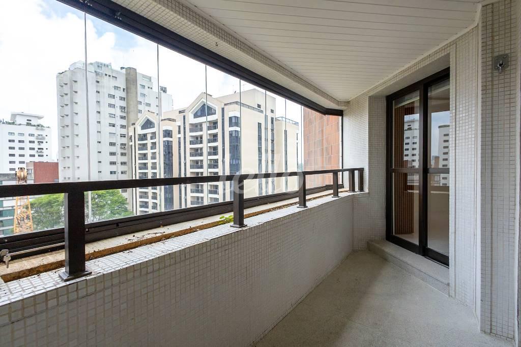 07SACADAVARANDA_001 de Apartamento para alugar, Padrão com 161 m², 3 quartos e 3 vagas em Vila Nova Conceição - São Paulo