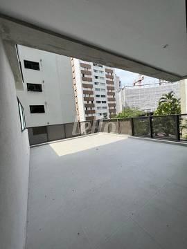 VARANDA de Apartamento à venda, Padrão com 69 m², 1 quarto e 1 vaga em Indianópolis - São Paulo