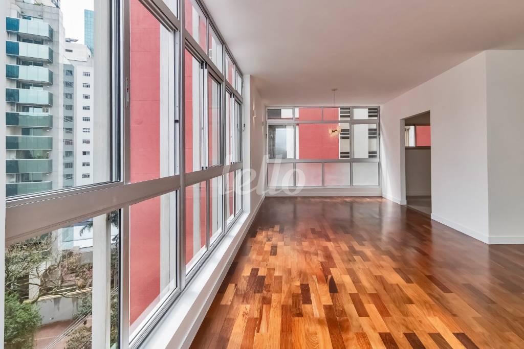 SALA de Apartamento à venda, Padrão com 267 m², 3 quartos e 2 vagas em Paraíso - São Paulo