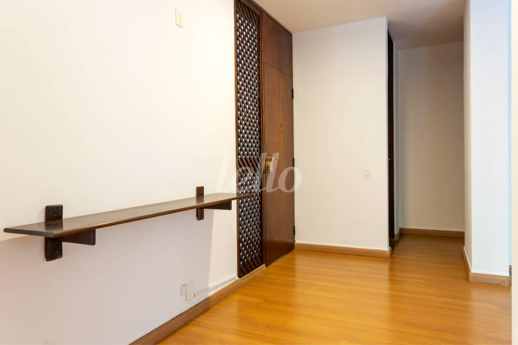 HALL de Apartamento para alugar, Padrão com 200 m², 3 quartos e 2 vagas em Bela Vista - São Paulo