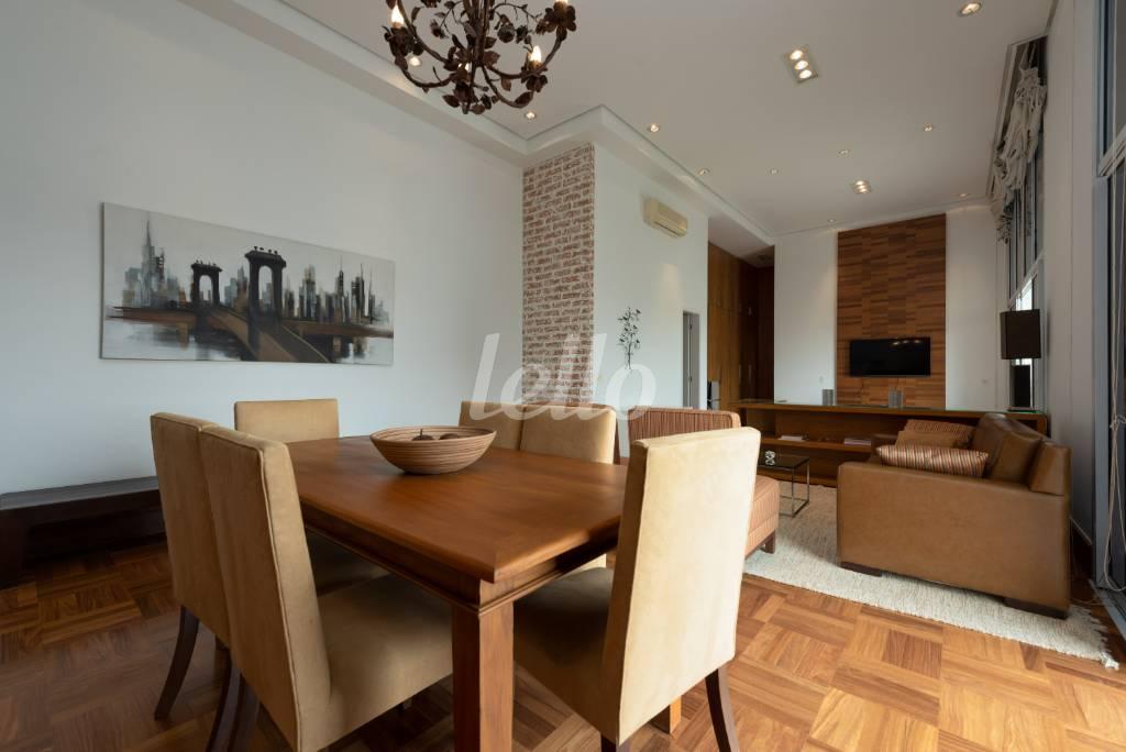 SALA de Apartamento para alugar, Padrão com 108 m², 1 quarto e 2 vagas em Cidade Monções - São Paulo