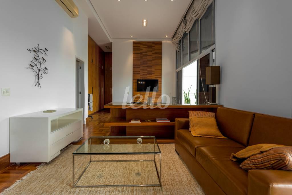 SALA de Apartamento para alugar, Padrão com 108 m², 1 quarto e 2 vagas em Cidade Monções - São Paulo