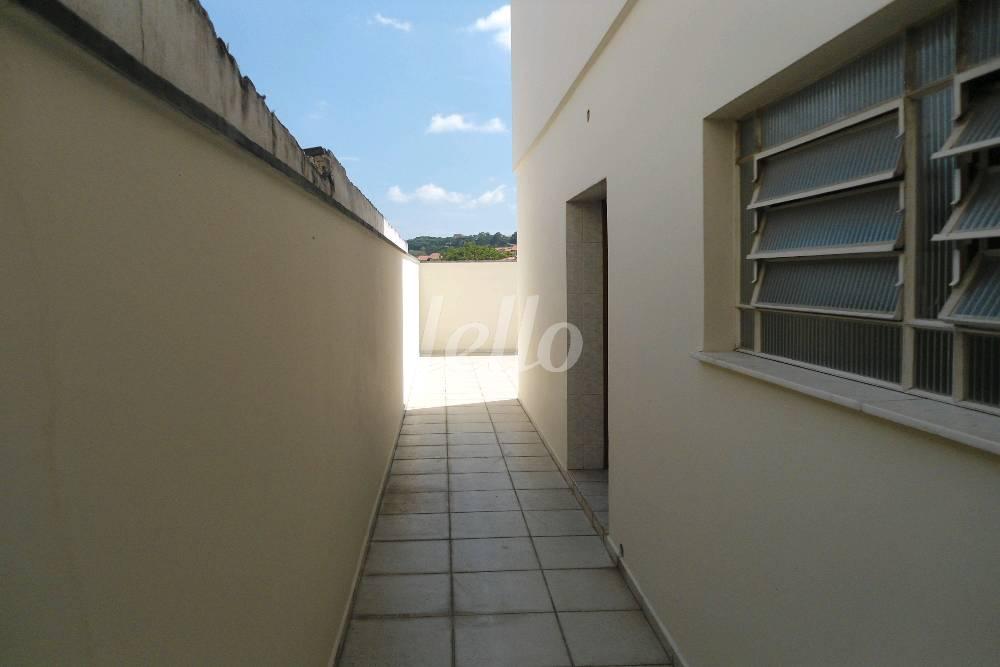 ENTRADA LATERAL de Casa à venda, sobrado com 130 m², 3 quartos e 2 vagas em Imirim - São Paulo