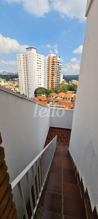 AREA EXTERNA de Casa para alugar, sobrado com 231 m², 3 quartos e 2 vagas em Vila Madalena - São Paulo