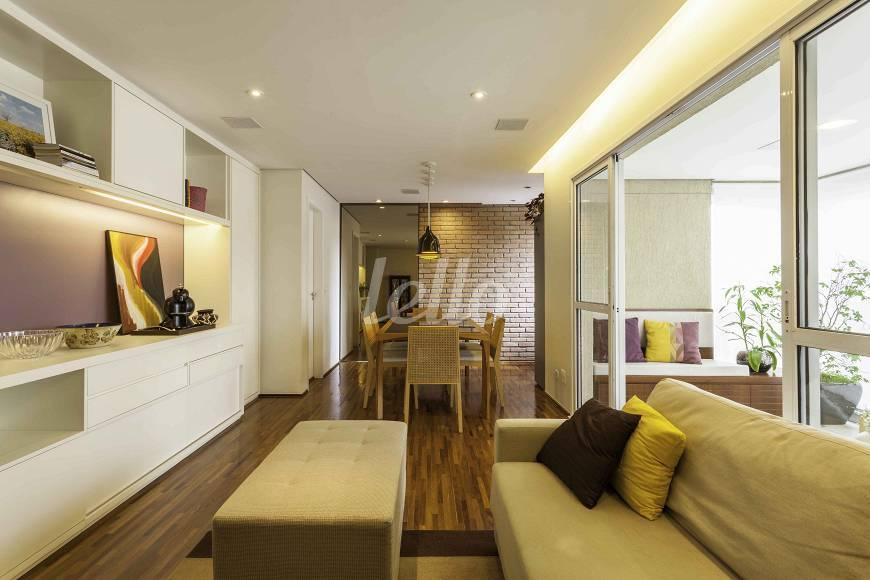 LIVING de Apartamento à venda, Padrão com 84 m², 2 quartos e 2 vagas em Chácara Inglesa - São Paulo