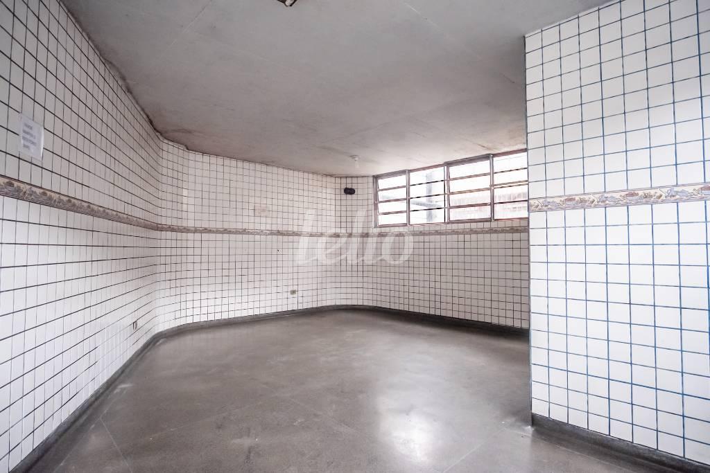 REFEITÓRIO de Galpão/Armazém à venda, Padrão com 740 m², e 8 vagas em Vila Ema - São Paulo