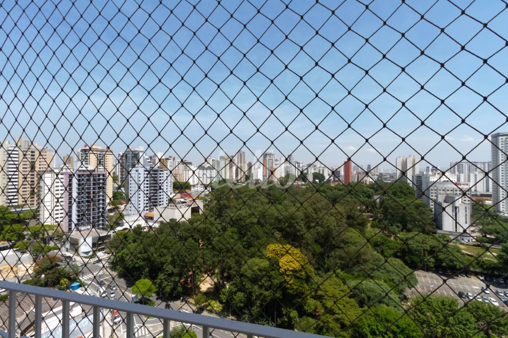 VISTA DA SACADA de Apartamento para alugar, Padrão com 75 m², 2 quartos e 2 vagas em Jardim - Santo André