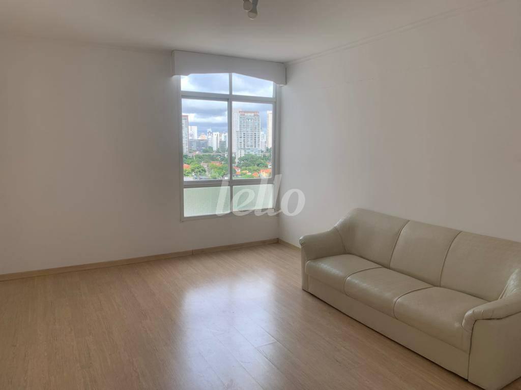SALA de Apartamento à venda, Padrão com 80 m², 3 quartos e 1 vaga em Jardim Das Acácias - São Paulo