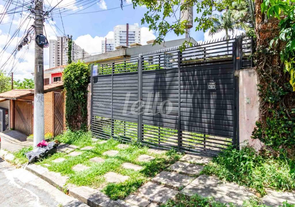 FACHADA de Casa para alugar, sobrado com 300 m², e 6 vagas em Jardim Consórcio - São Paulo