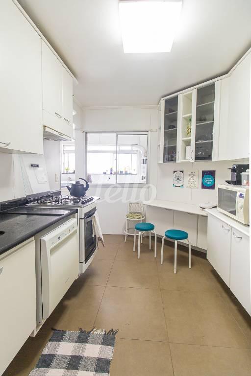 COZINHA de Apartamento para alugar, Padrão com 127 m², 3 quartos e 2 vagas em Pinheiros - São Paulo