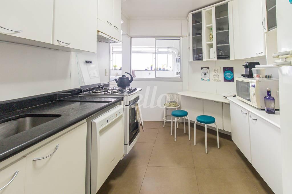 COZINHA de Apartamento para alugar, Padrão com 127 m², 3 quartos e 2 vagas em Pinheiros - São Paulo