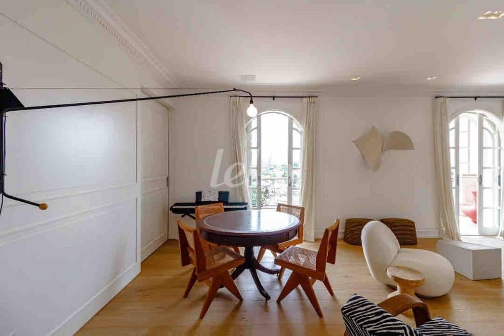 SALA de Apartamento à venda, Padrão com 365 m², 4 quartos e 4 vagas em Jardim Paulista - São Paulo