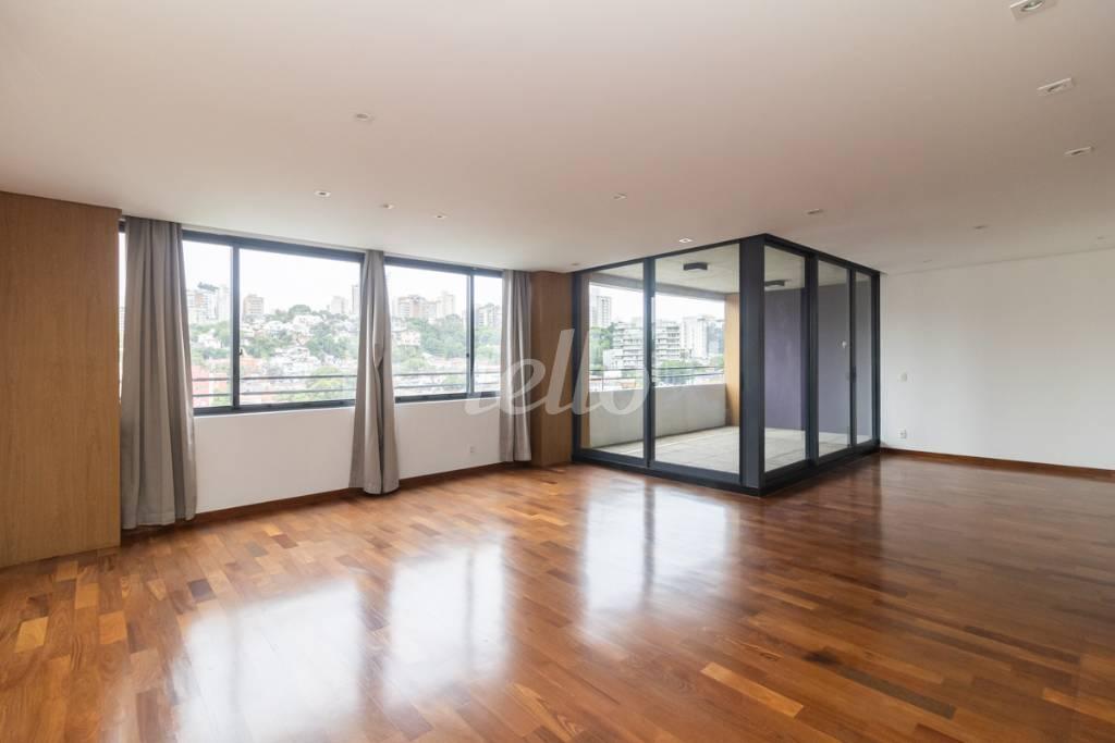 SALA de Apartamento para alugar, Padrão com 145 m², 2 quartos e 3 vagas em Vila Madalena - São Paulo