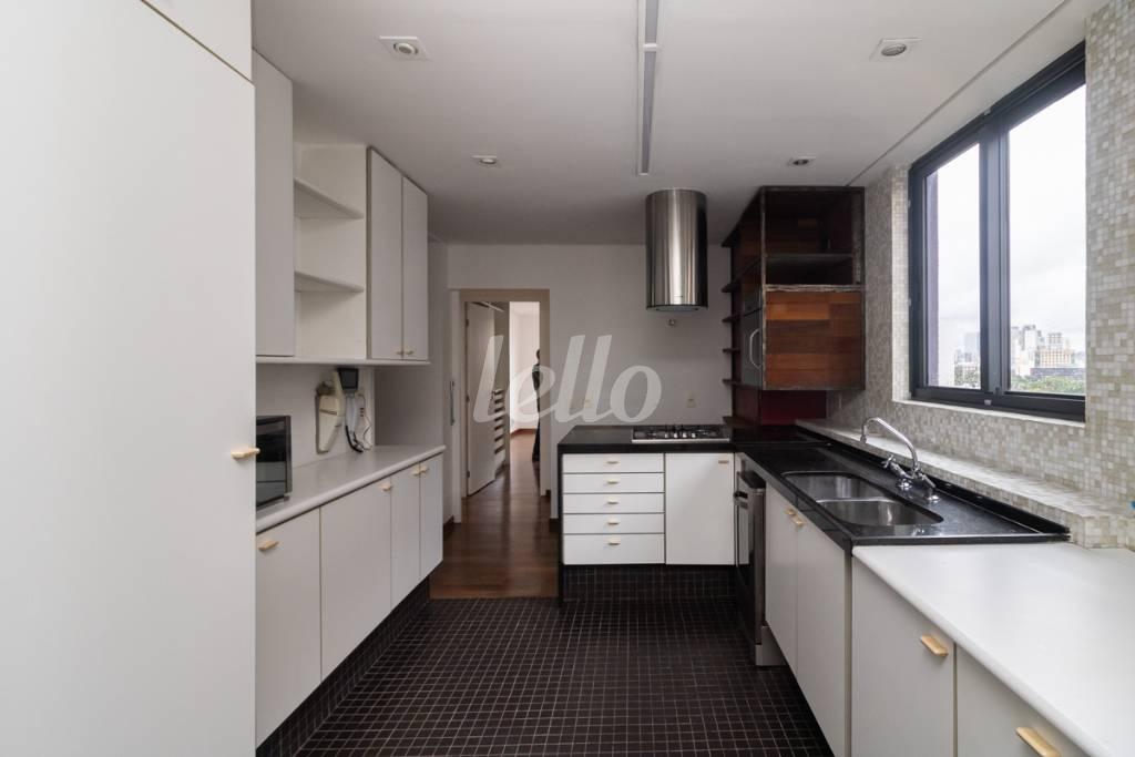 COZINHA de Apartamento para alugar, Padrão com 145 m², 2 quartos e 3 vagas em Vila Madalena - São Paulo