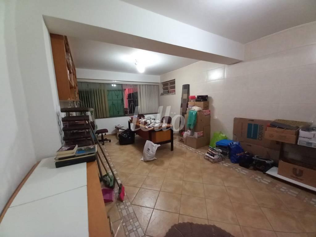 ESCRITÓRIO NA GARAGEM de Casa à venda, sobrado com 255 m², 3 quartos e 4 vagas em Vila Ester (zona Norte) - São Paulo