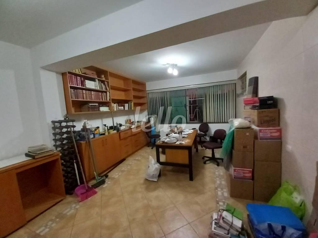 ESCRITÓRIO NA GARAGEM de Casa à venda, sobrado com 255 m², 3 quartos e 4 vagas em Vila Ester (zona Norte) - São Paulo