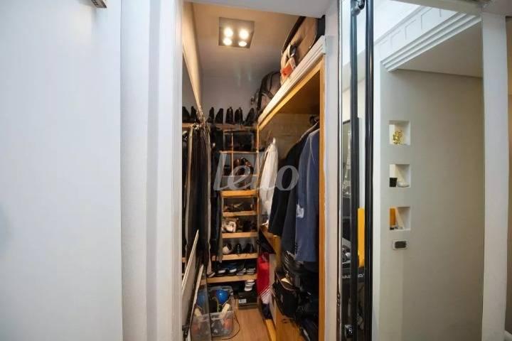 CLOSET de Apartamento à venda, Duplex com 90 m², 1 quarto e em Vila Nova Conceição - São Paulo