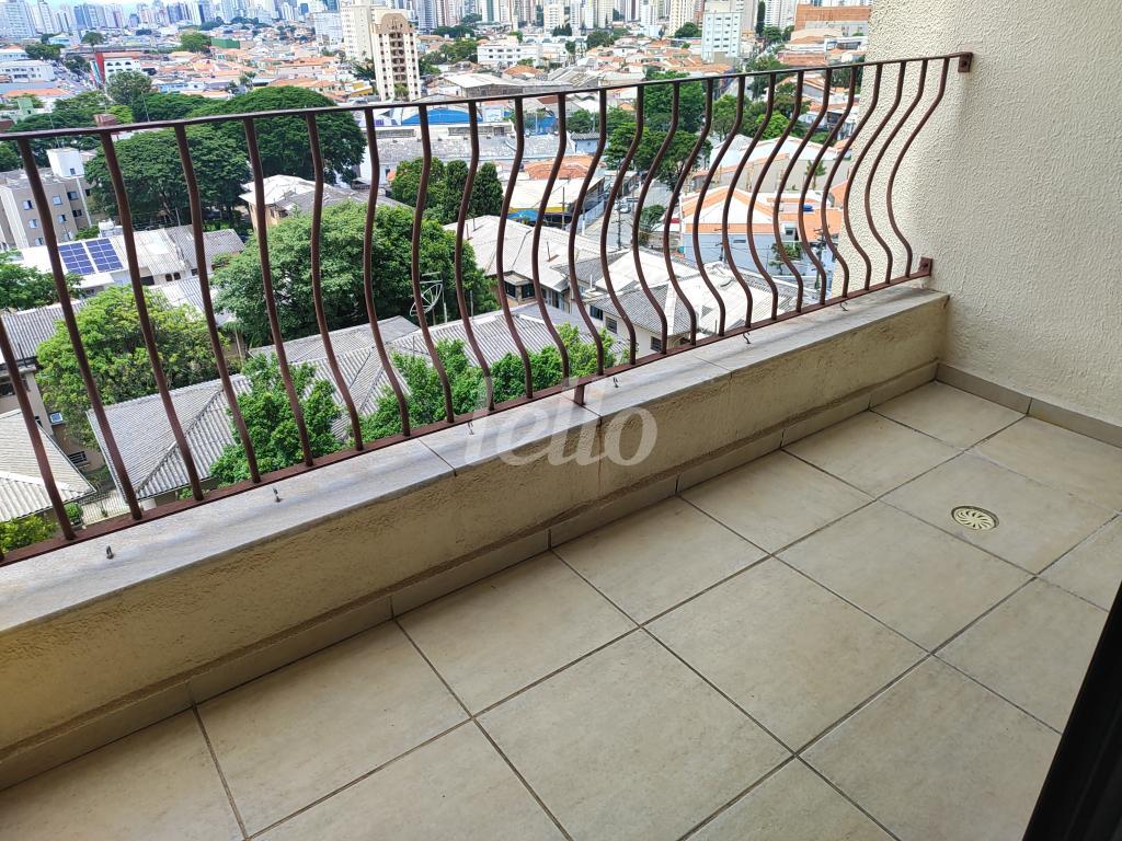 2-VARANDA de Apartamento para alugar, Padrão com 90 m², 3 quartos e 2 vagas em Vila Cláudia - São Paulo