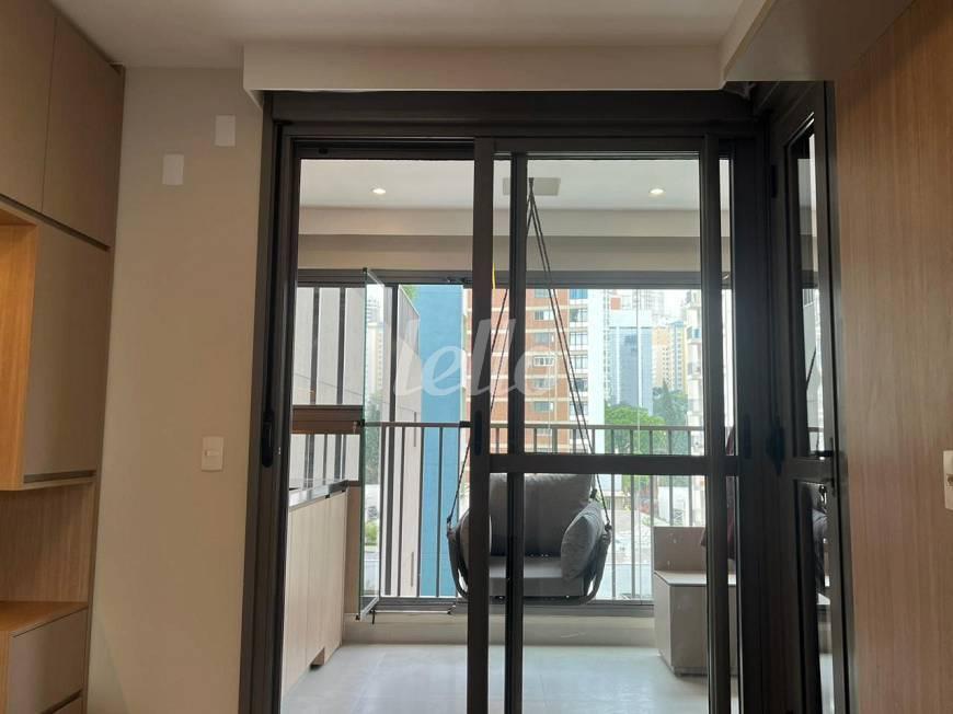 SALA E VARANDA de Apartamento para alugar, Padrão com 44 m², 1 quarto e 1 vaga em Paraíso - São Paulo