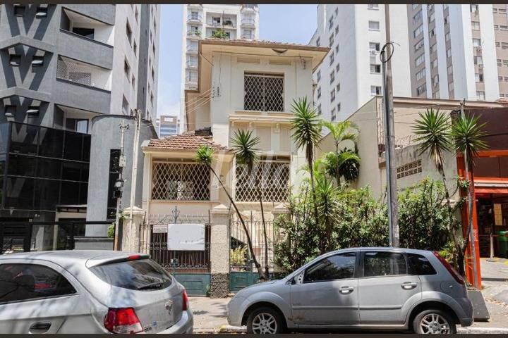 FACHADA de Casa para alugar, sobrado com 680 m², 4 quartos e 5 vagas em Santa Cecília - São Paulo