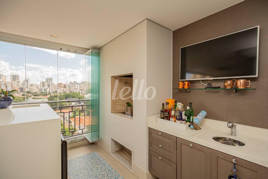 VARANDA de Apartamento para alugar, Padrão com 157 m², 2 quartos e 3 vagas em Vila Olímpia - São Paulo