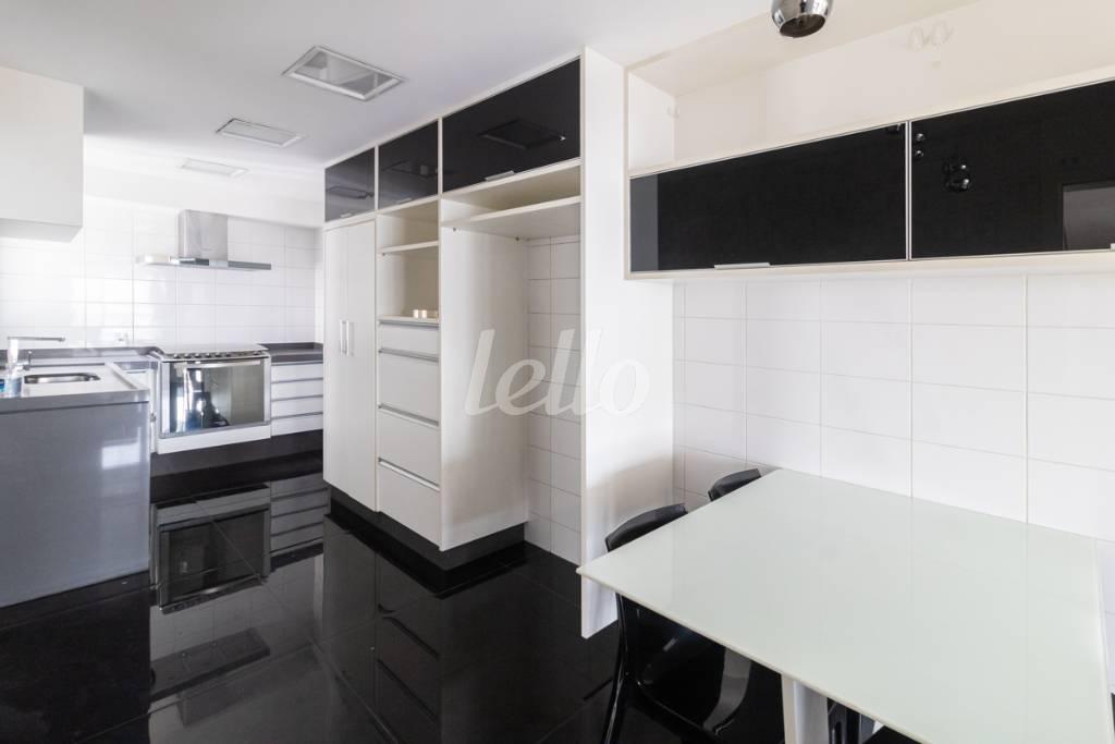 31 COZINHA de Apartamento à venda, Padrão com 176 m², 3 quartos e 3 vagas em Chácara Califórnia - São Paulo