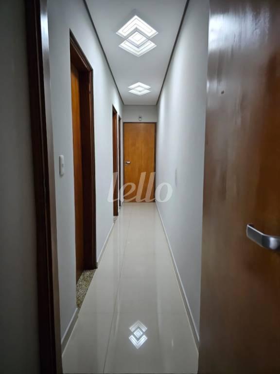 CORREDOR INTERNO de Casa à venda, sobrado com 177 m², 3 quartos e 1 vaga em Vila Tolstoi - São Paulo