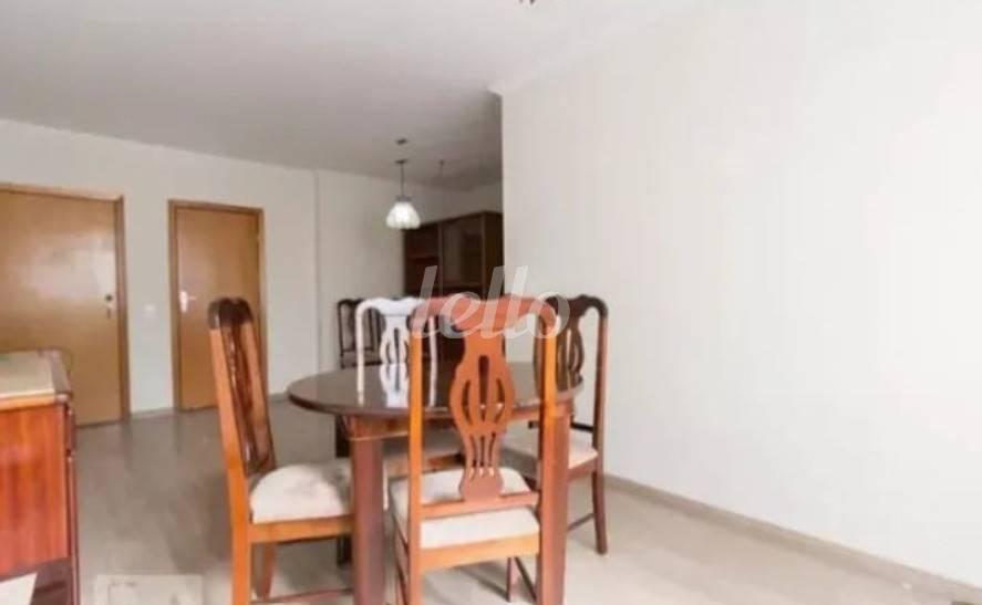 SALA de Apartamento à venda, Padrão com 76 m², 2 quartos e 1 vaga em Cerqueira César - São Paulo