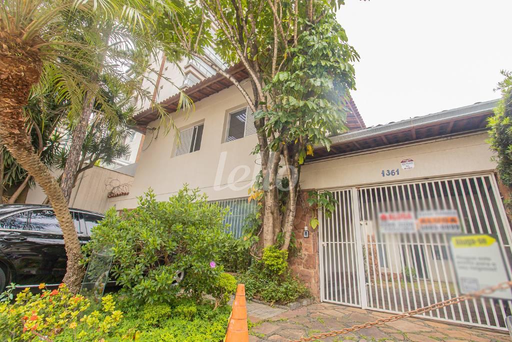 FACHADA de Casa para alugar, sobrado com 360 m², e 6 vagas em Vila Clementino - São Paulo