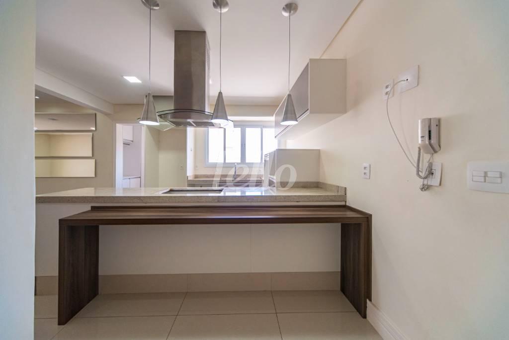 COZINHA de Apartamento à venda, Padrão com 96 m², 3 quartos e 3 vagas em Vila Valparaíso - Santo André