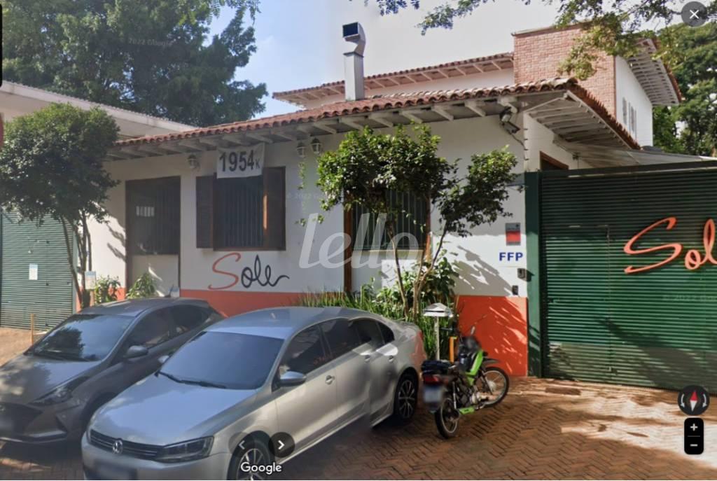 FRENTE de Casa para alugar, térrea com 186 m², e 4 vagas em Pinheiros - São Paulo
