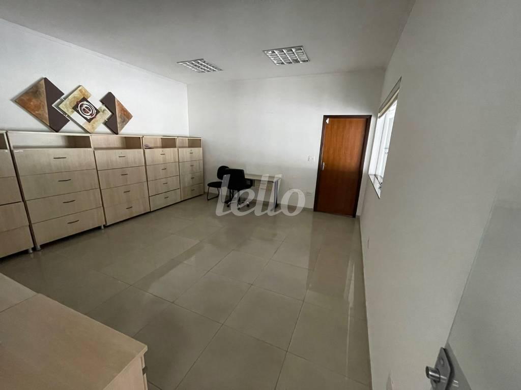 SALA de Prédio Comercial para alugar, Monousuário com 650 m², e 1 vaga em Vila Bertioga - São Paulo