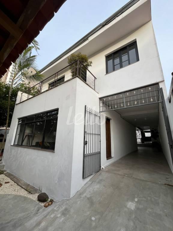 FACHADA de Casa para alugar, sobrado com 152 m², e 1 vaga em Sumaré - São Paulo