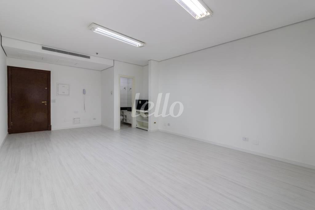 SALA de Sala / Conjunto para alugar, Padrão com 33 m², e 1 vaga em Cidade Monções - São Paulo