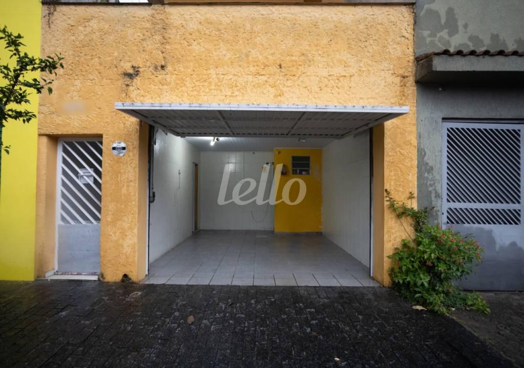 FACHADA de Salão para alugar, Padrão com 30 m², e em Vila Moraes - São Paulo