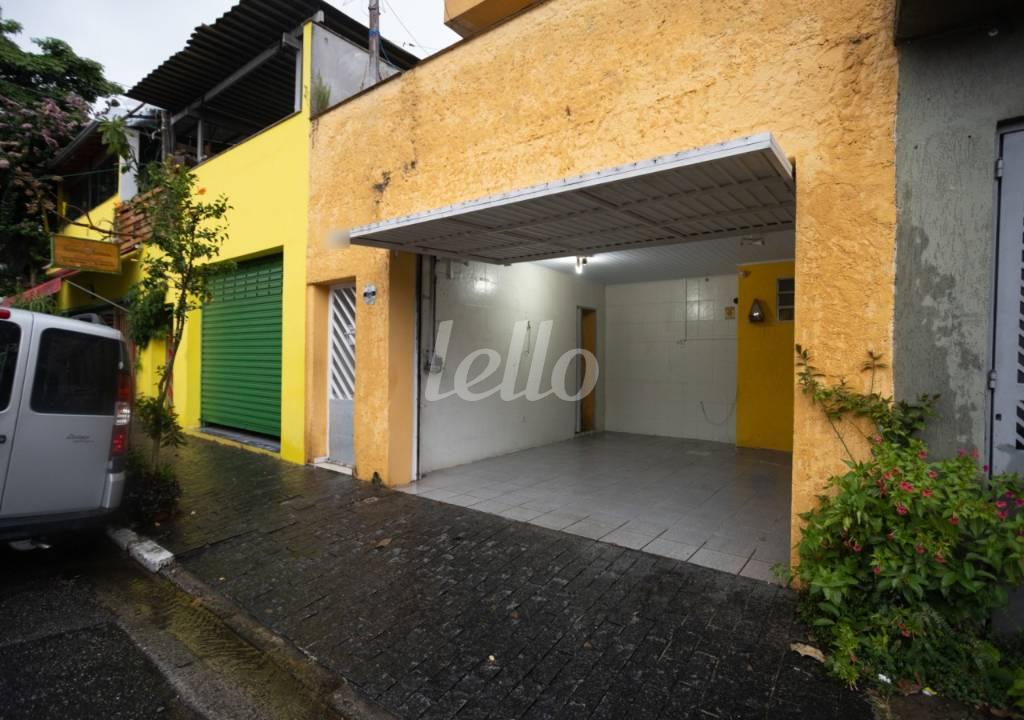 FACHADA de Salão para alugar, Padrão com 30 m², e em Vila Moraes - São Paulo