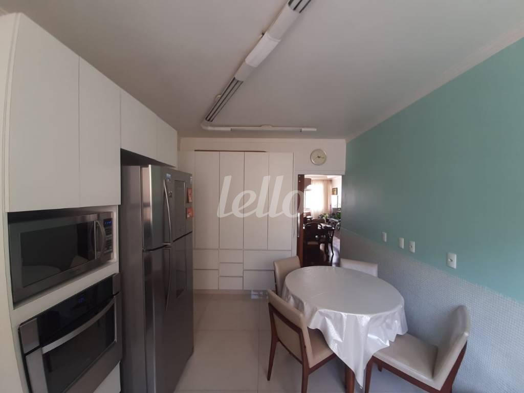 COZINHA de Apartamento à venda, Padrão com 156 m², 3 quartos e 2 vagas em Vila Assunção - Santo André