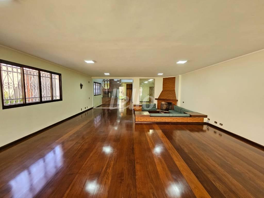 SALA de Casa à venda, sobrado com 450 m², 5 quartos e 6 vagas em Vila Nova Savoia - São Paulo