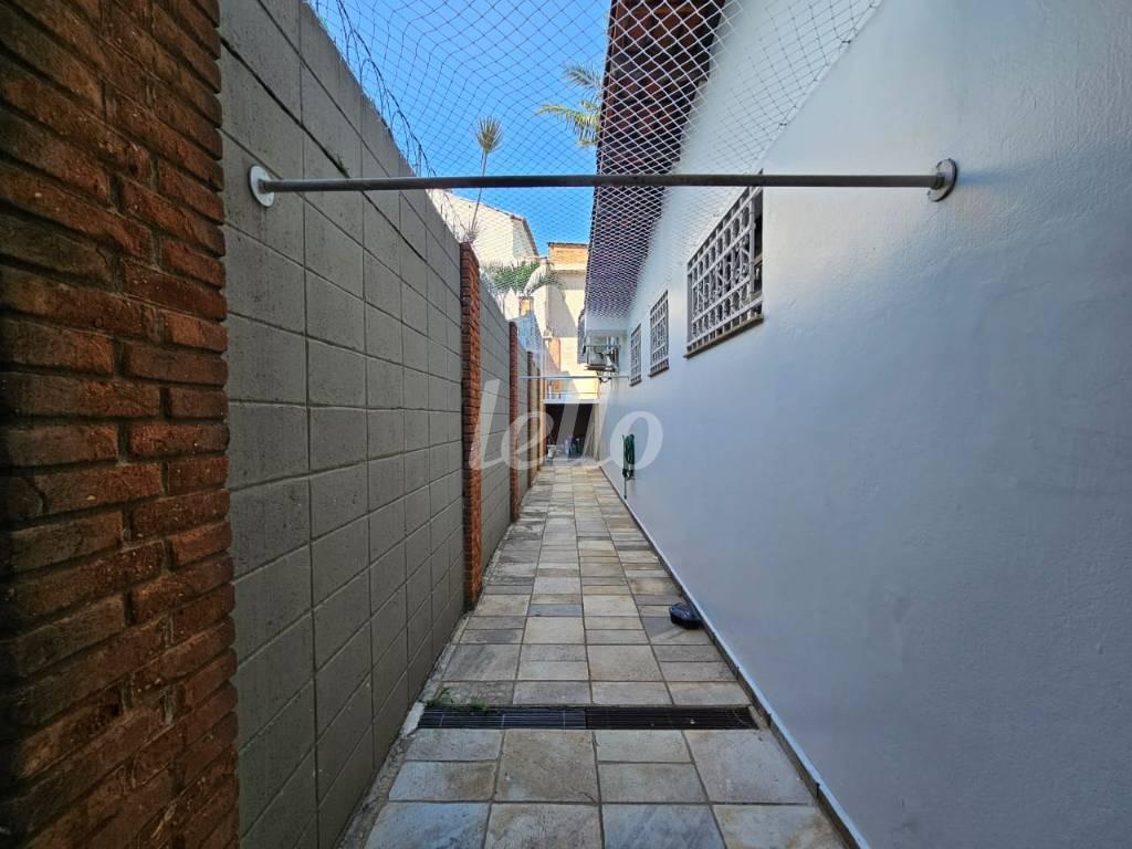 CORREDOR de Casa à venda, sobrado com 450 m², 5 quartos e 6 vagas em Vila Nova Savoia - São Paulo