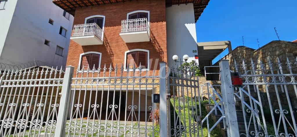 FACHADA de Casa à venda, sobrado com 450 m², 5 quartos e 6 vagas em Vila Nova Savoia - São Paulo