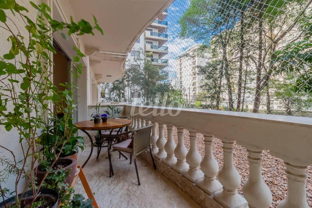 VARANDA de Apartamento à venda, Padrão com 225 m², 4 quartos e 2 vagas em Perdizes - São Paulo