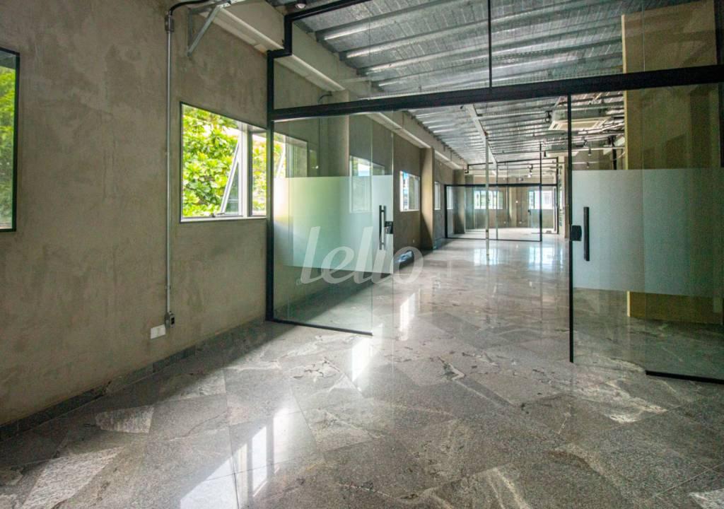 SALA de Prédio Comercial para alugar, Monousuário com 289 m², e em Santo Amaro - São Paulo