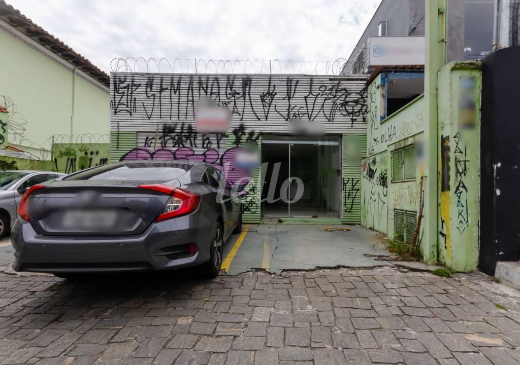 FACHADA de Casa para alugar, sobrado com 260 m², e 6 vagas em Vila Pompeia - São Paulo