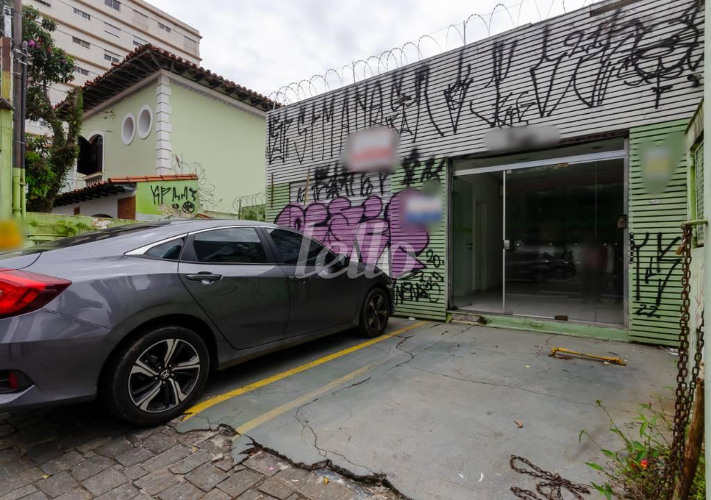 FACHADA de Casa para alugar, sobrado com 260 m², e 6 vagas em Vila Pompeia - São Paulo