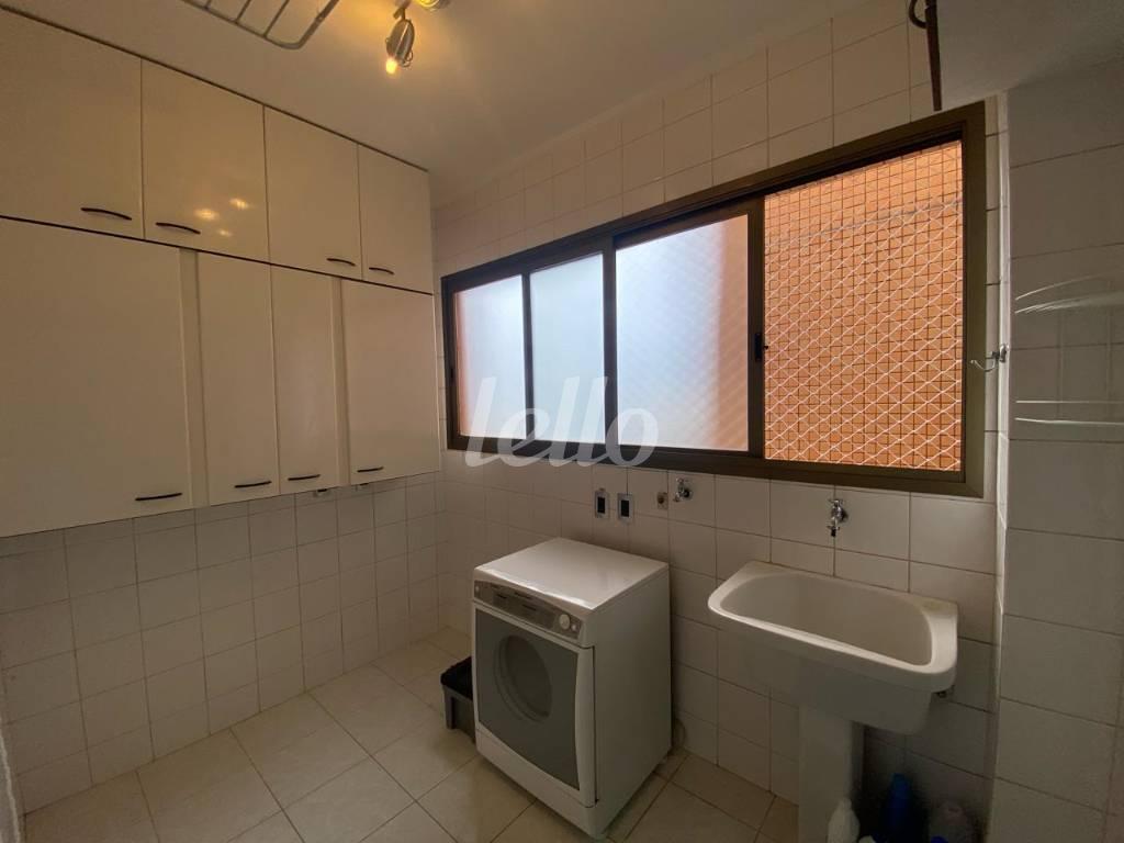 ÁREA DE SERVIÇO de Apartamento para alugar, Padrão com 100 m², 3 quartos e 2 vagas em Vila Bastos - Santo André